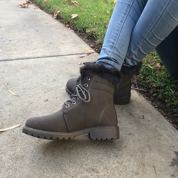 Gray Faux leather women boots - Picture 2 of 8